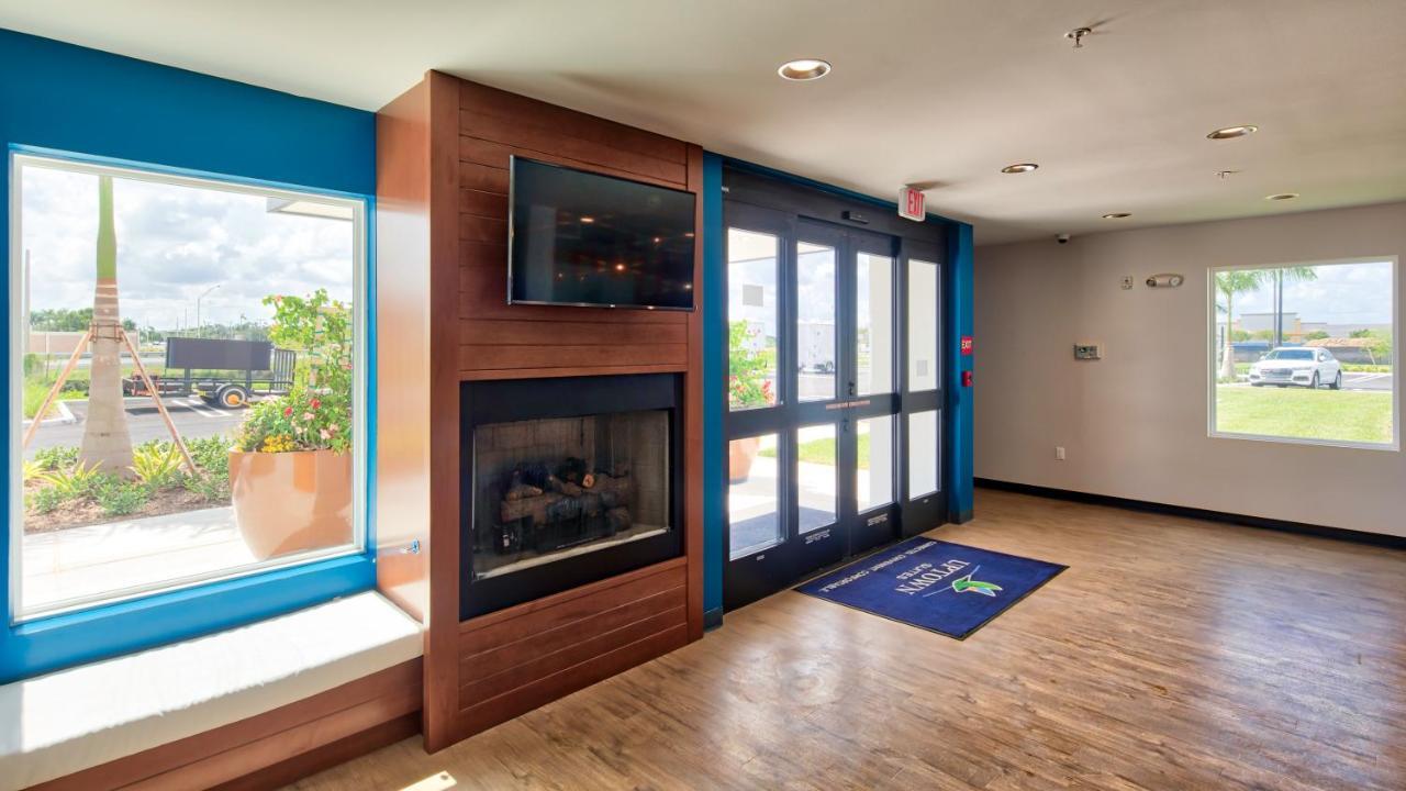 Hotel Uptown Extended Tampa Fl -